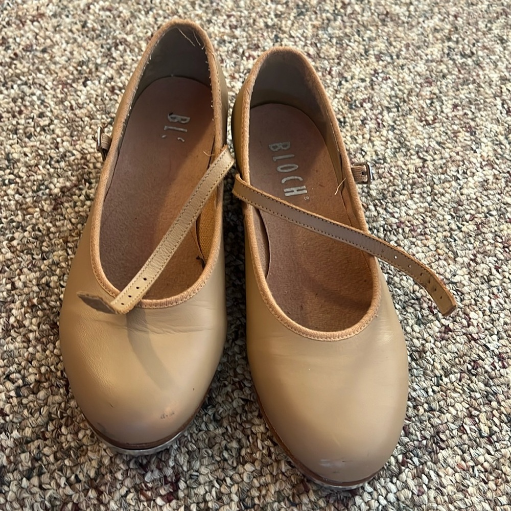 Girls 5.5 Bloch tan tap shoes